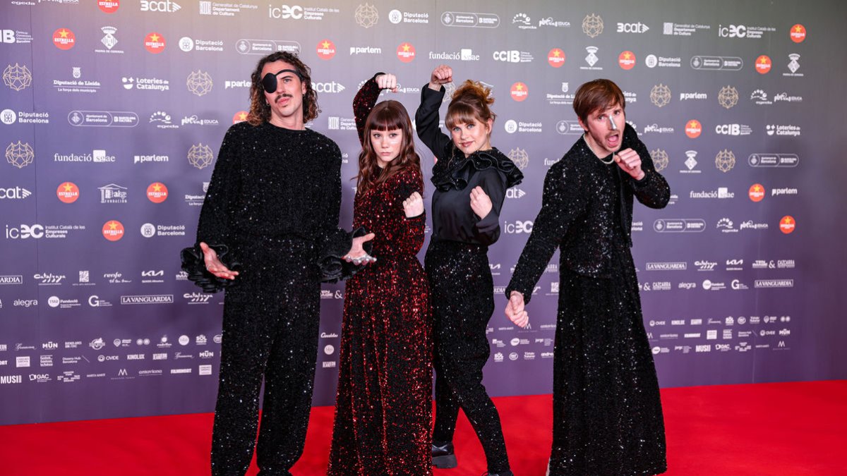 Laia Manzanares, Elisabet Casanovas, Nao Albet i Adrià Gonzàlez, a la catifa roja. - ACN