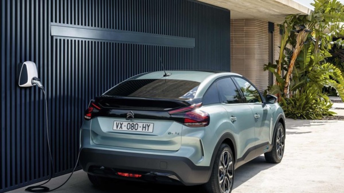 Cobreix els components relacionats amb el motor, la caixa de canvis i la transmissió dels vehicles, independentment de si la propulsió és de combustió o elèctrica.
