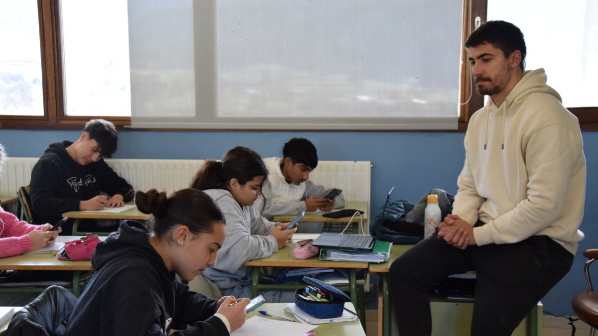 Los jóvenes tienen una hora para crear un relato de 100 palabras. - C.SANS