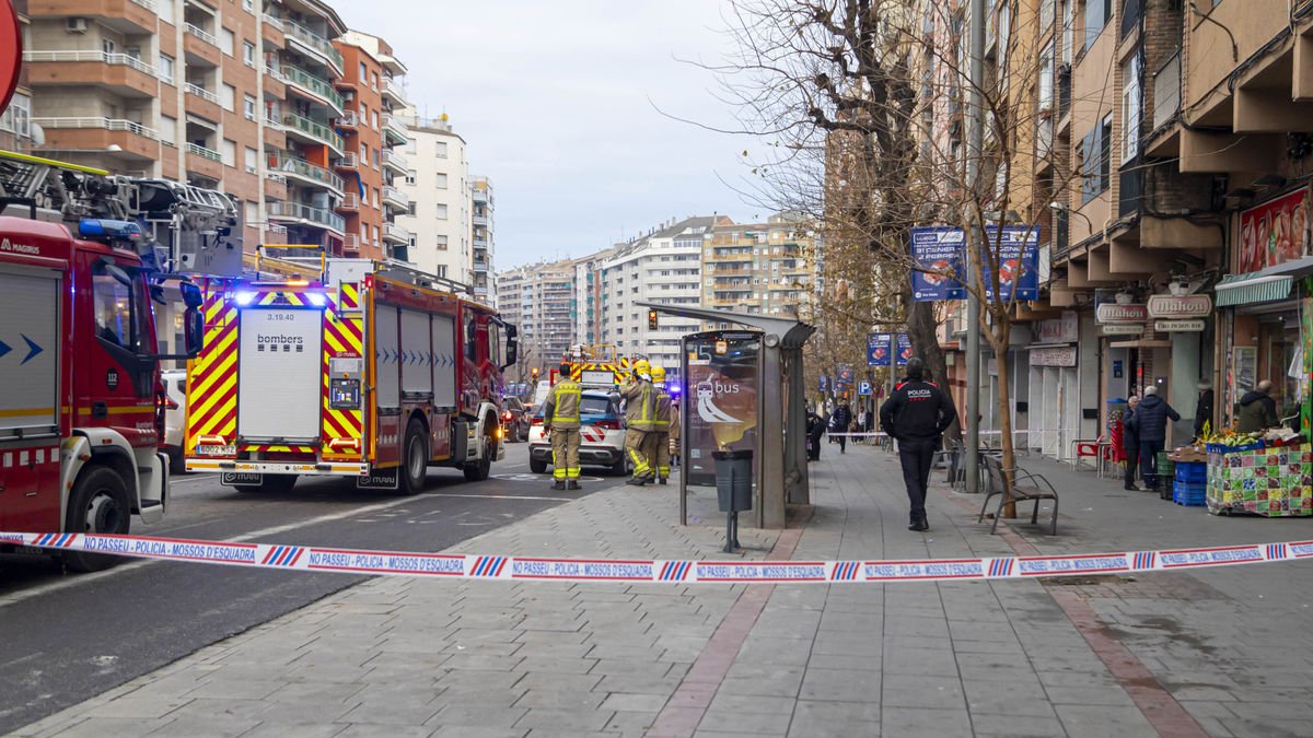 Preventivamente se cortó un tramo de la calle. - JORDI ECHEVARRIA