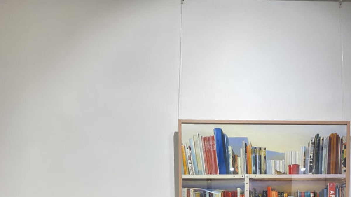 La viuda de Ureña, María del Mar, en la inauguración junto a la directora de la galería madrileña. - GALERÍA ANSORENA