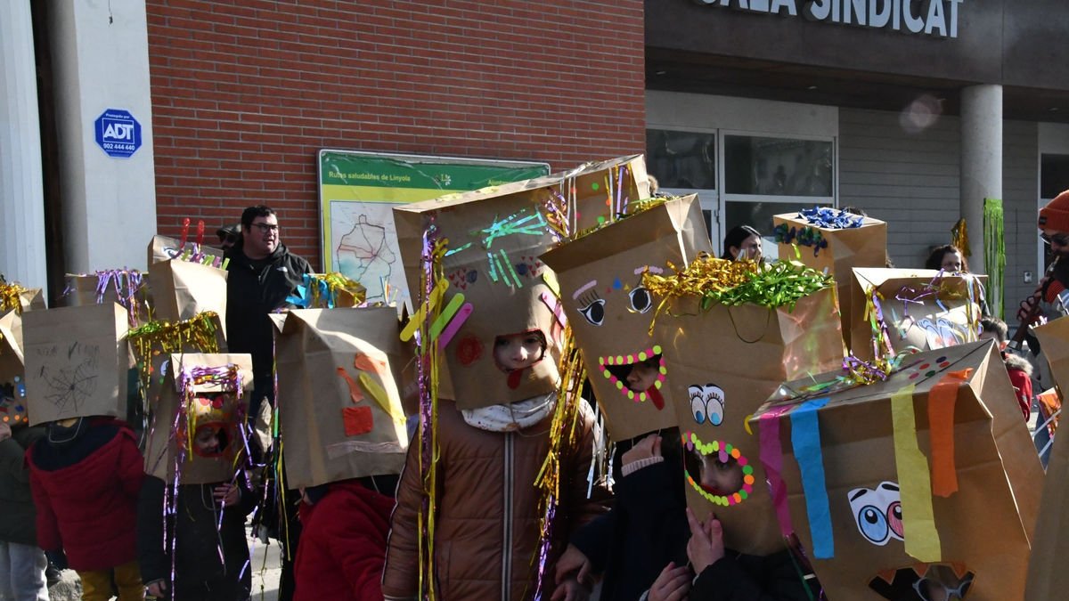 Los más pequeños pudieron confeccionar su propio ‘capgròs’. - A.CASTELLNOU DE SEANA