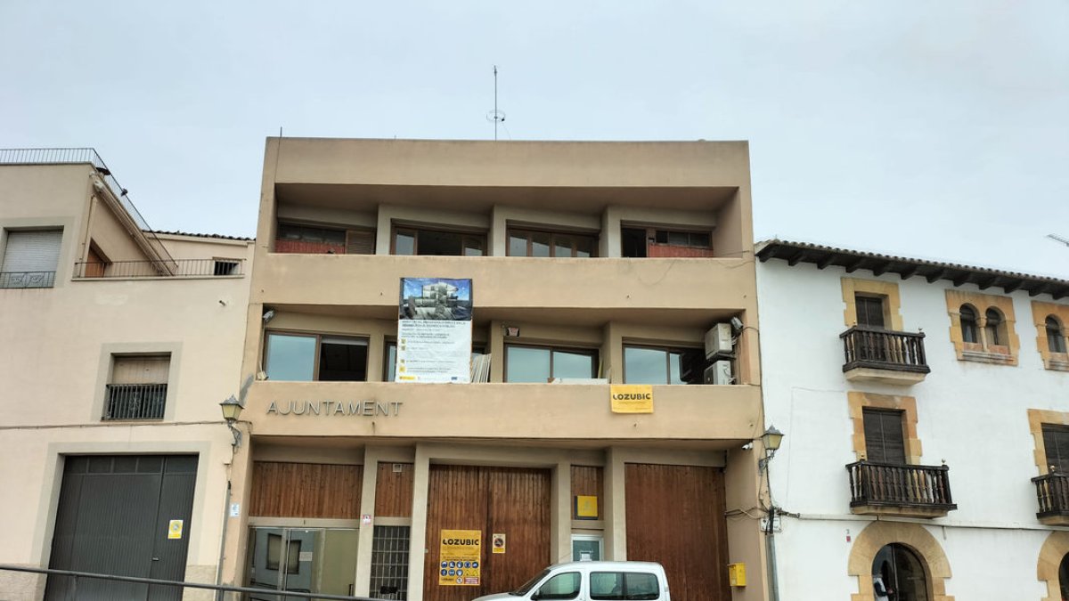 El edificio consistorial ya está en obras. - A.GOLMÉS
