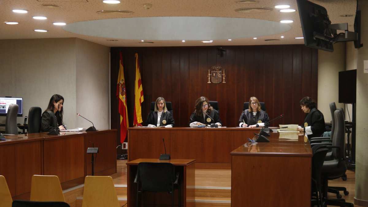 El acusado ha declarado por videoconferencia desde el centro penitenciario de Alicante ante la Audiencia de Lleida.