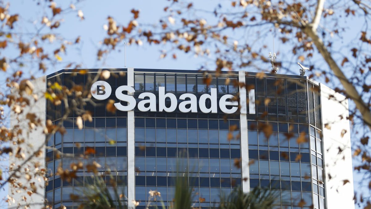 Imatge de la seu del Banc Sabadell a la Diagonal de Barcelona. - EFE/QUIQUE GARCÍA