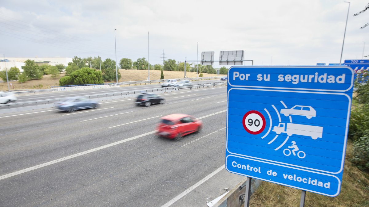 Cartell anunciant un control de velocitat.