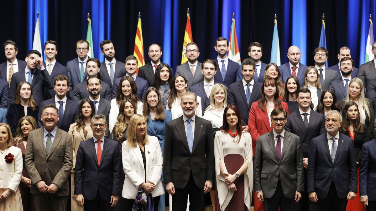 Perelló junto al rey y otras autoridades y los nuevos jueces. - EUROPA PRESS