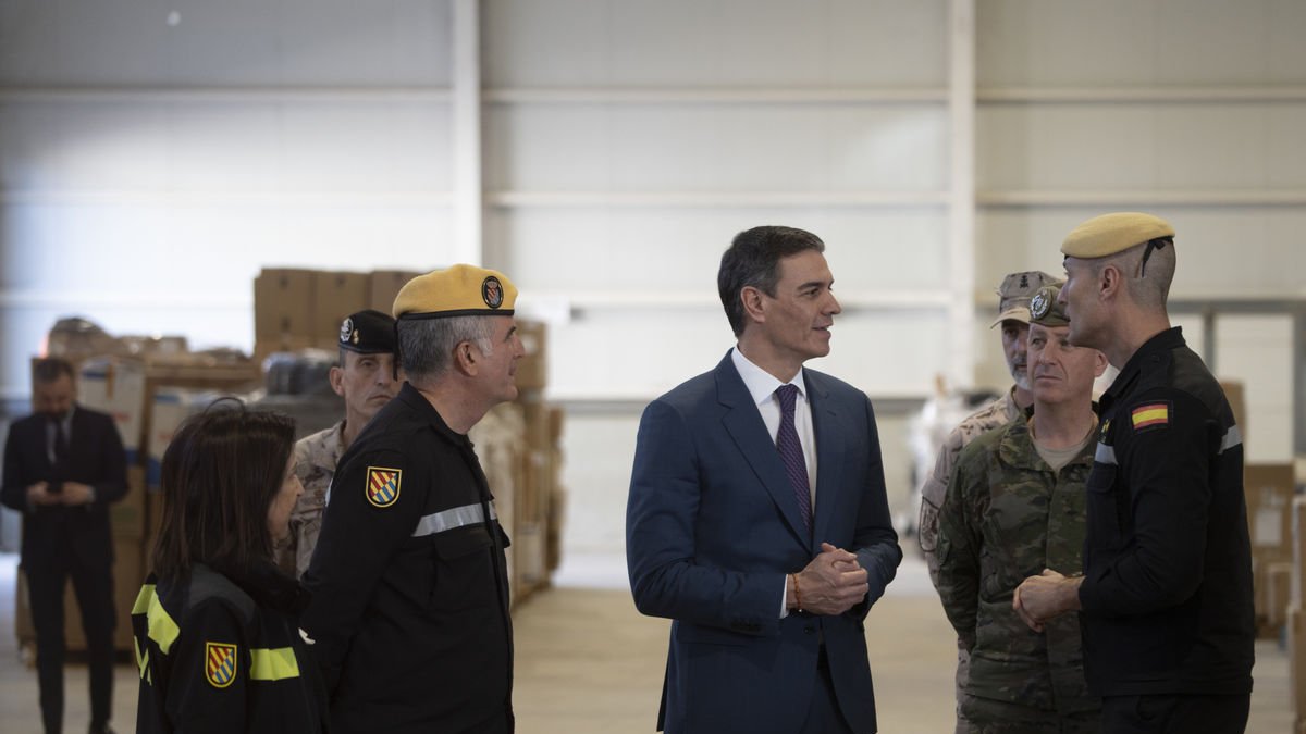 València  ■  El presidente del Gobierno, Pedro Sánchez, anunció ayer nuevas partidas por valor de 2.200 millones para la reconstrucción total de infraestructuras en València tras el paso de la dana. Así lo afirmó en un encuentro con alcaldes ... - EUROPA PRESS