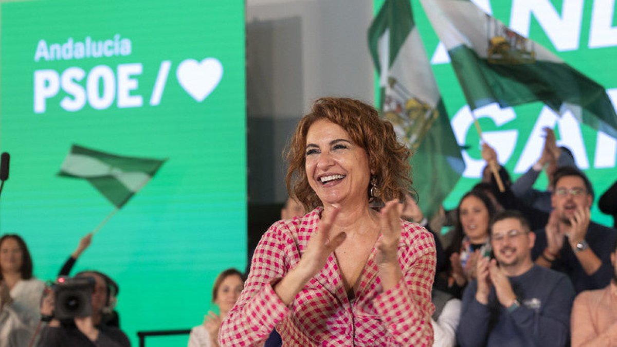 Montero, ahir exultant a Sevilla, en el seu primer acte al capdavant dels socialistes andalusos. - PSOE