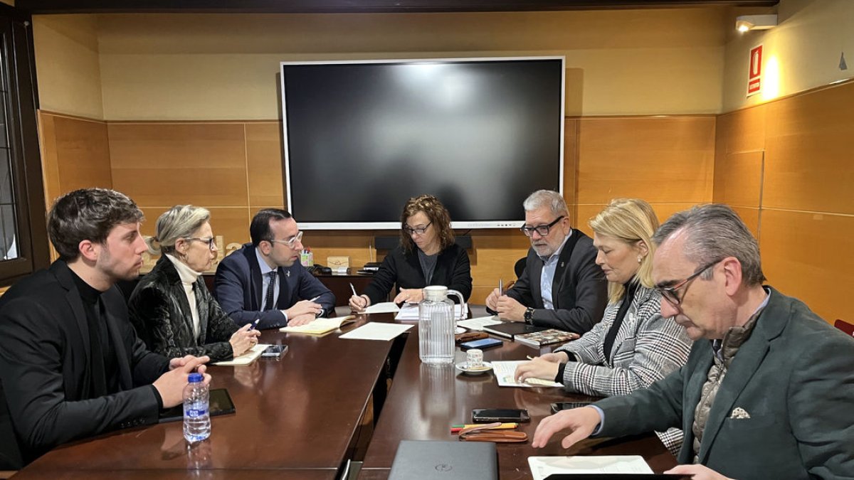 Fèlix Larrosa y Begoña Iglesias se reunieron con los ediles del PP Xavi Palau y Ana Florista. - AJUNTAMENT DE LLEIDA