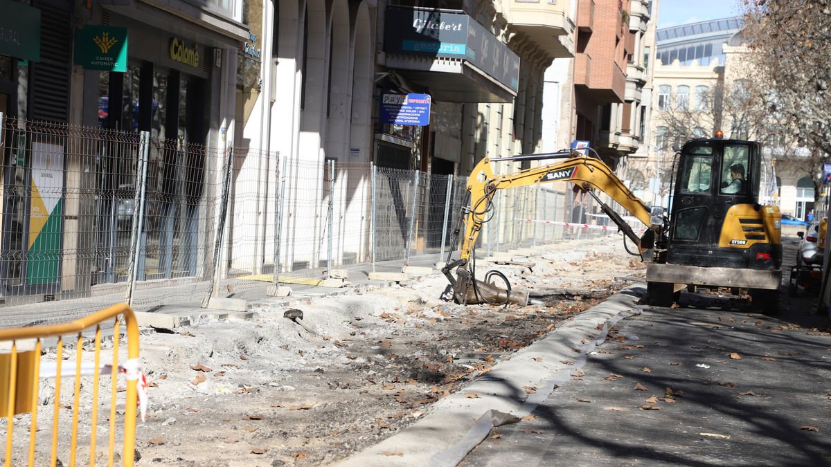 Avanza la ampliación de la acera de un lado de Rambla Ferran - MAGDALENA ALTISENT