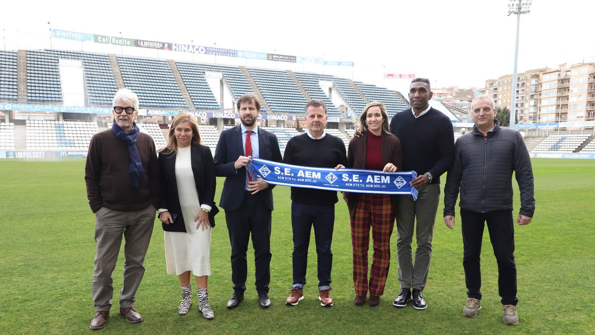 Representants dels clubs, el regidor Quiñónez i l’empresària Laia Rogel, durant la presentació. - MAGDALENA ALTISENT