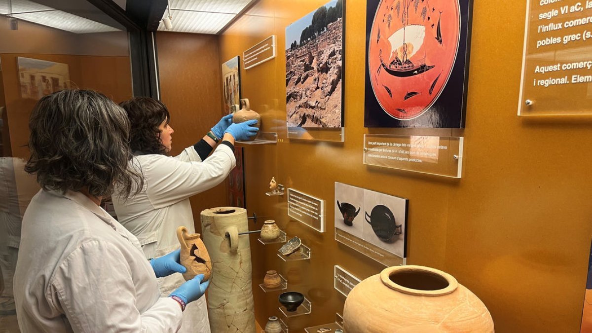 Treball ahir de manteniment d’obres de la Sala d’Arqueologia. - AJUNTAMENT DE TÀRREGA