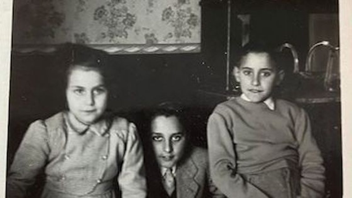 La fotografia trobada a l'avinguda Alcalde Rovira Roure de Lleida.