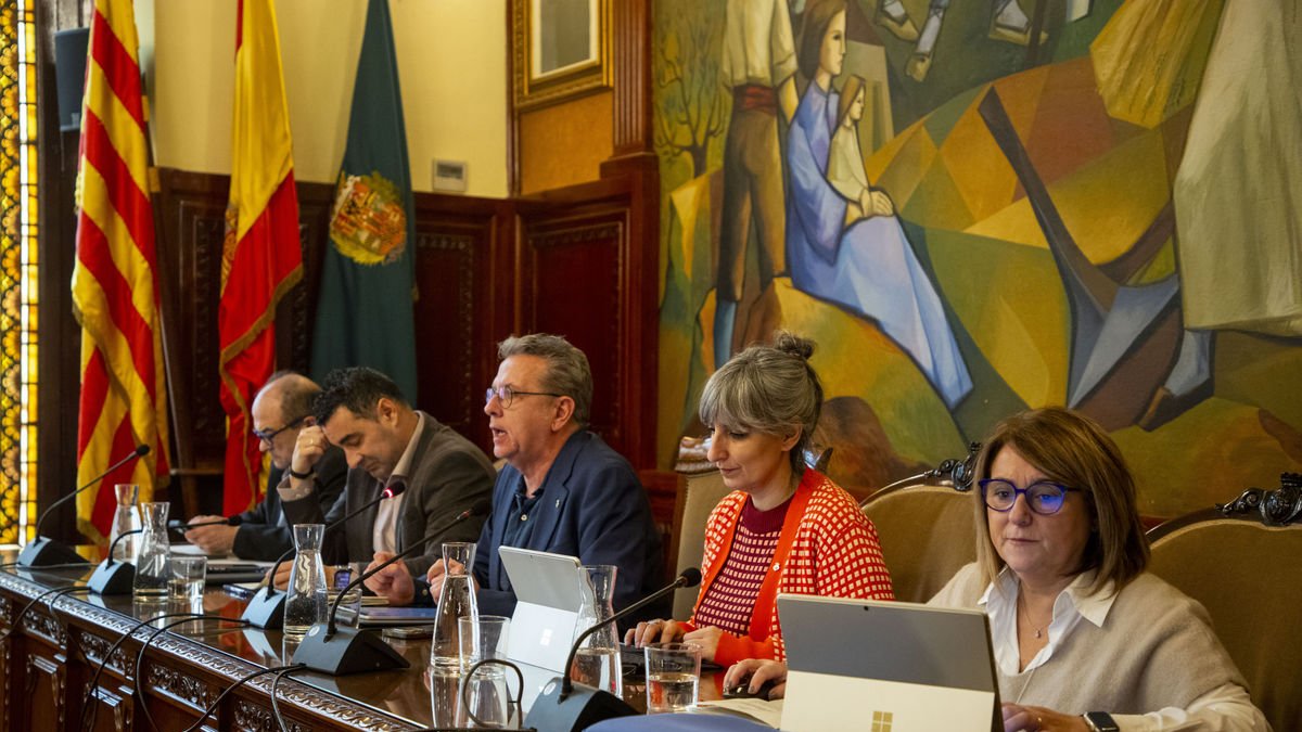 Imagen del pleno de ayer en la Diputación. - GERARD HOYAS