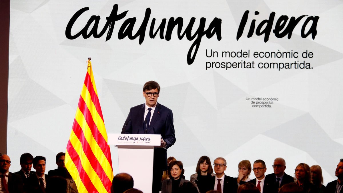 Salvador Illa, durante su intervención en la Escola Industrial de Barcelona. - PAZ CORTINA/ACN