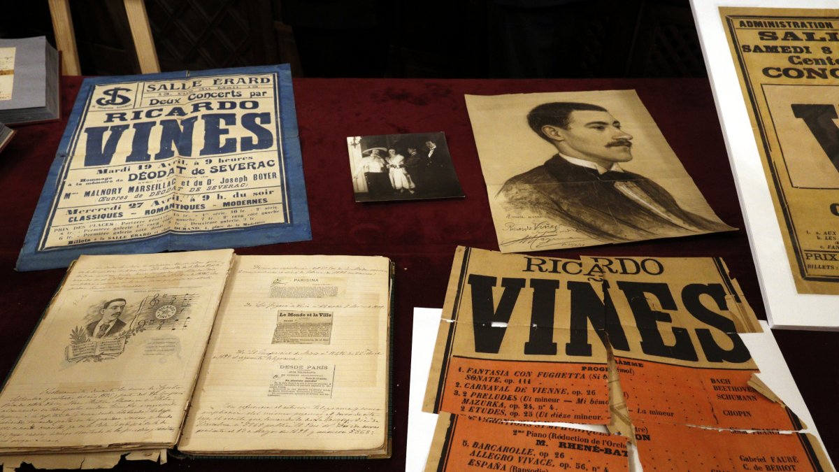 Varios documentos y fotografías correspondientes al fondo de Ricard Viñes dipositado en el Arxiu Municipal de Lleida.