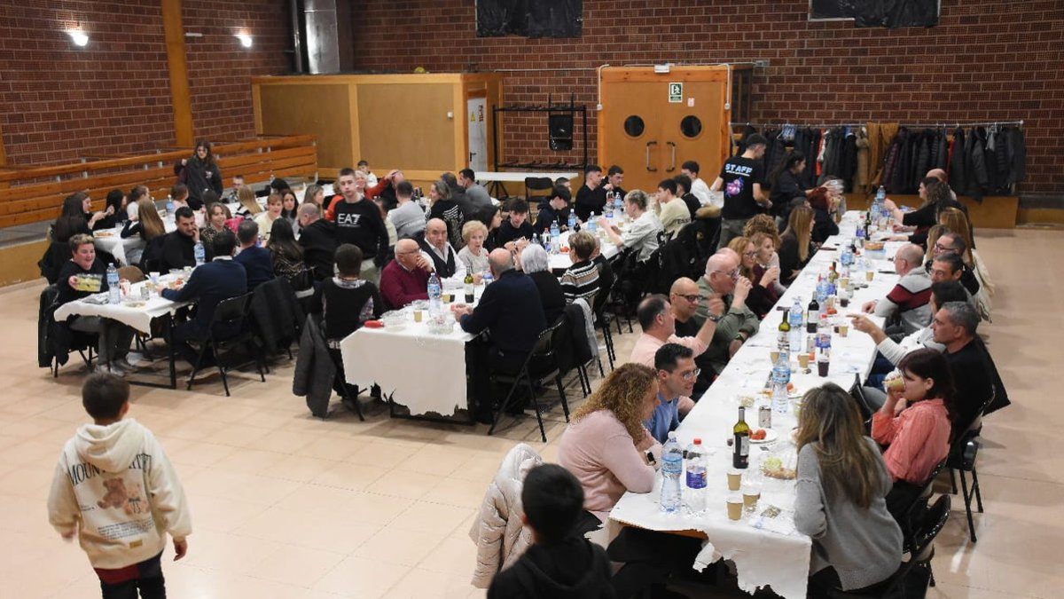 Sardinada a cargo de la Associació del Jovent - JOSEP MARIA LLOVERA
