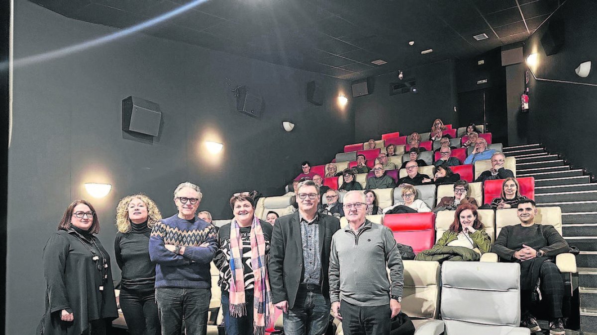 Assistents a la presentació ahir a Screenbox de Lleida del documental sobre Magre. -Aidé Robles