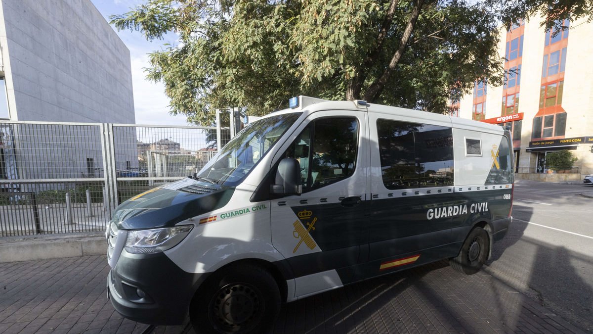 L’home, espanyol de 40 anys, es va entregar a la Guàrdia Civil. - EFE