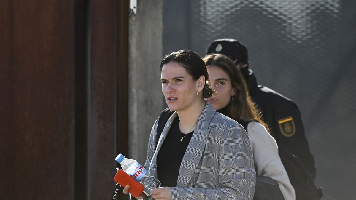 La internacional Laia Codina, abandonant l’Audiència Nacional. - EFE