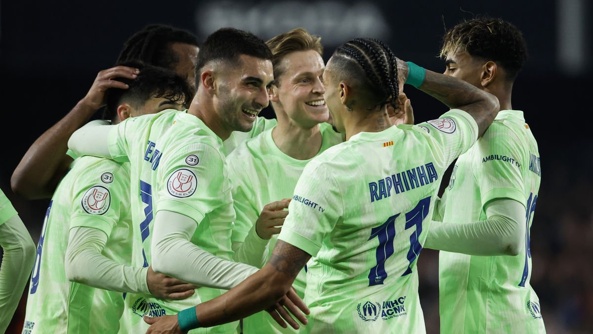 Els jugadors del FC Barcelona celebren un dels gols de Ferran Torres. - EUROPA PRESS