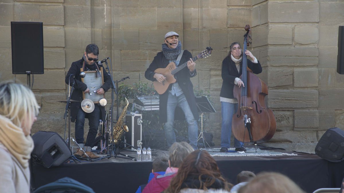 Espectacle infantil de la Cia. Roger Canals ahir a Cervera. - C.MARSIÑACH