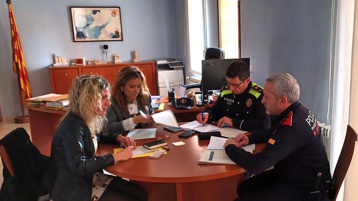 Reunió de la comissió de seguretat al consistori. - AJUNTAMENT D’AGRAMUNT