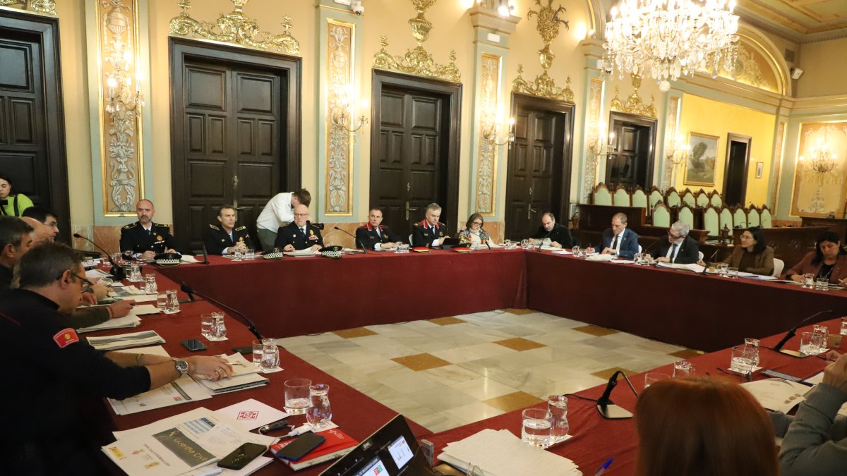 La junta de seguretat local ha reunit diferents cossos de seguretat .