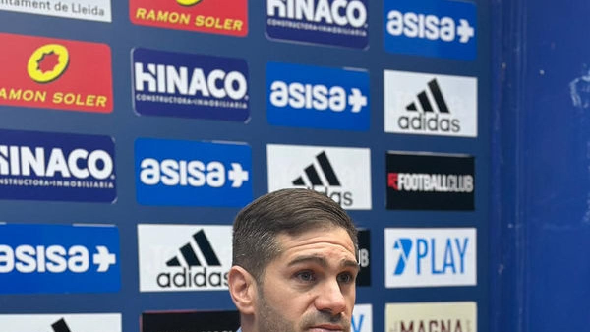 Raúl Fuster, ayer durante la rueda de prensa en el Camp d’Esports. - LLEIDA CF