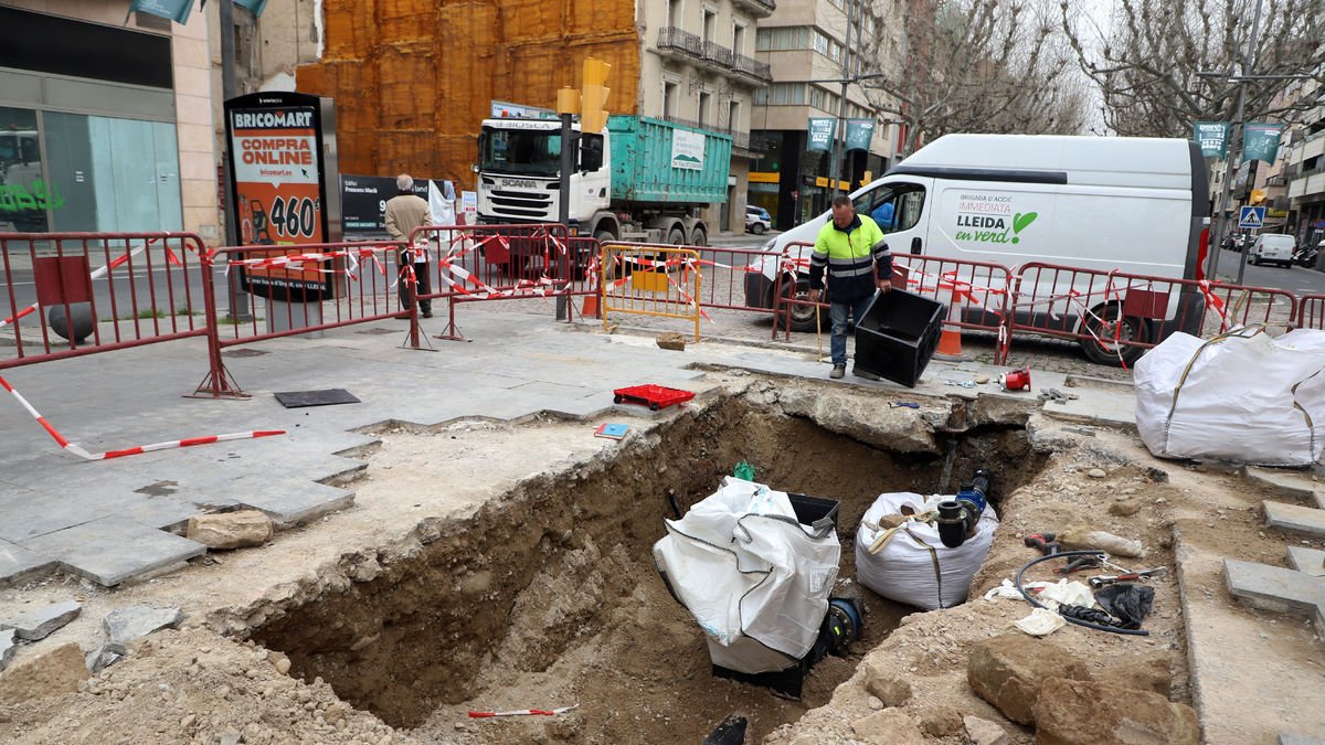 Imagen de archivo de obras para mejorar la red de agua potable en Rambla Ferran. - SEGRE