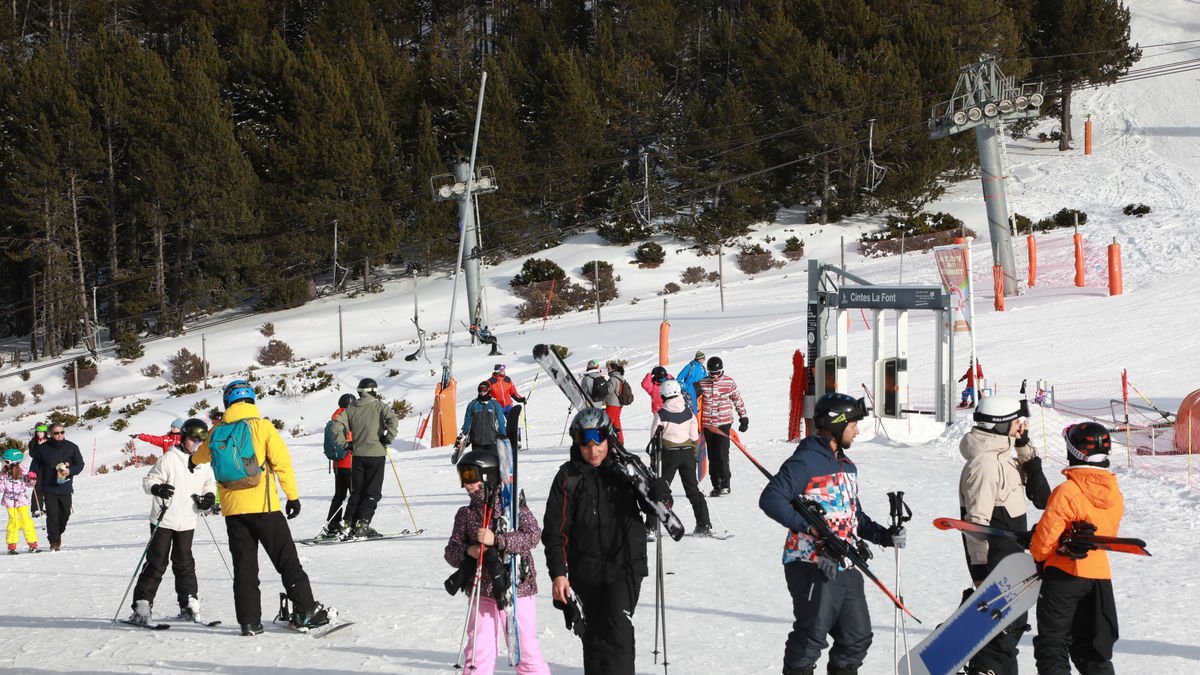 Port Ainé registró ayer una animada jornada de esquí. - EDGAR ALDANA