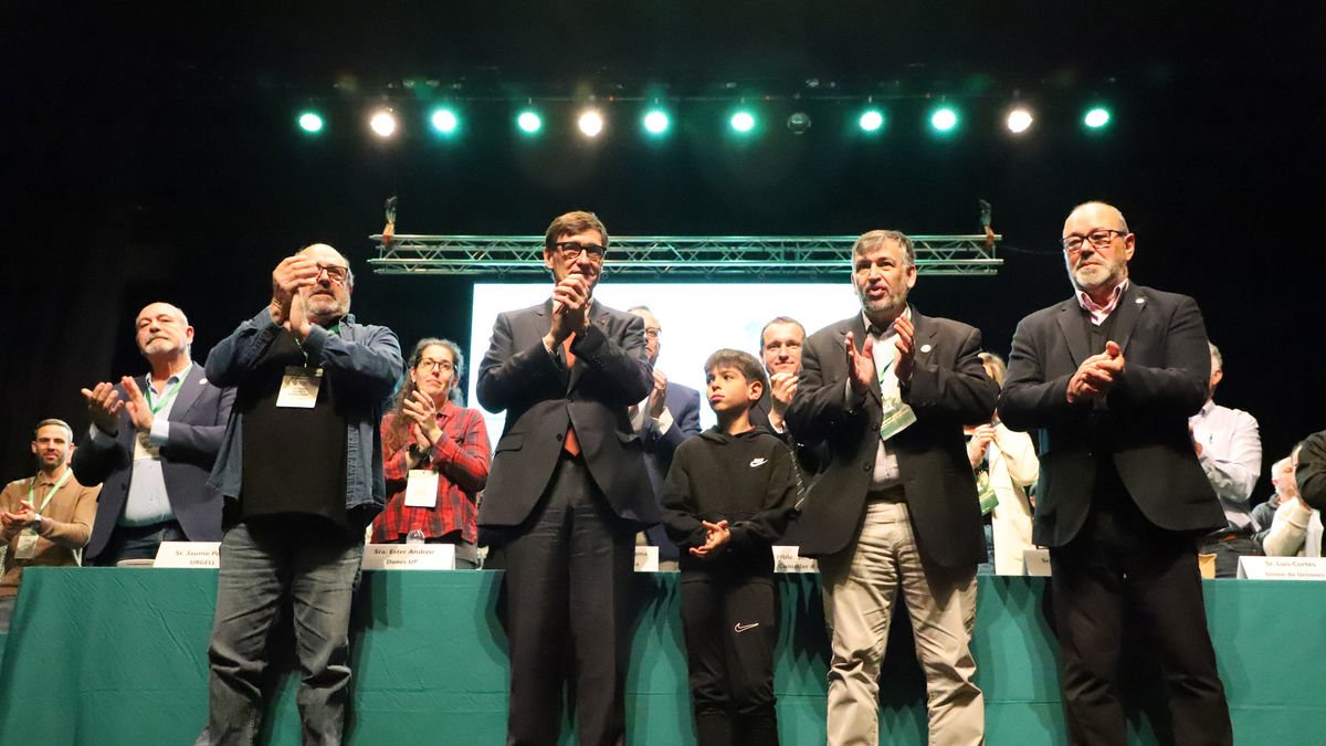 Despedida de Joan Caball  ■  El president de la Generalitat, Salvador Illa, aprovechó su intervención en el XIV Congreso Nacional de Unió de Pagesos para loar la labor llevada a cabo por quien ha sido el coordinador del sindicato durante los úl ... - T.C