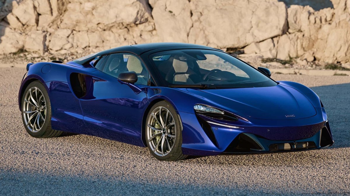 El nou Artura destaca per dos innovacions que el converteixen en un dels supercotxes exclusius de McLaren.