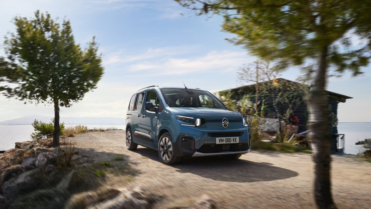 Llança una ofensiva al mercat de vehicles comercials, amb la versió Business del Nou Citroën C3 i el Citroën ë-C3 Van.