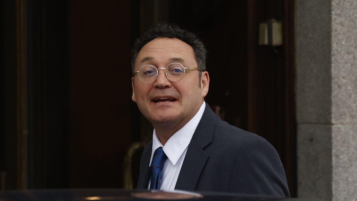 Álvaro García Ortiz, després de comparèixer al Tribunal Suprem. - EFE/DANIEL GONZÁLEZ