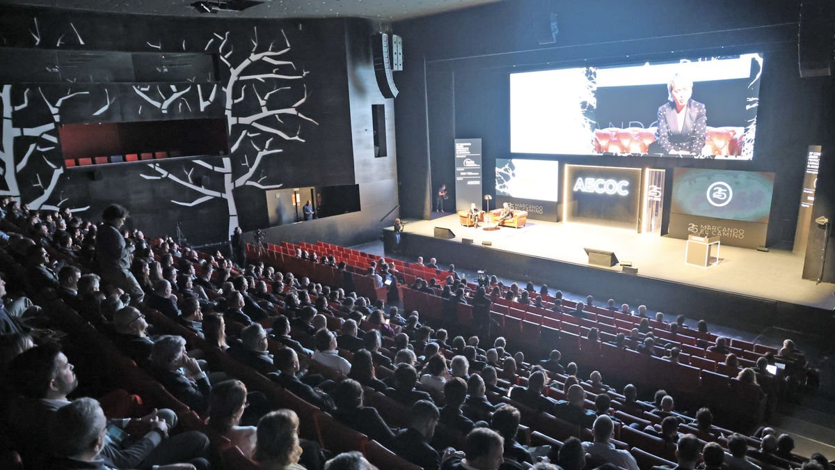 La Llotja de Lleida vuelve a ser, ayer y hoy, el centro del sector cárnico de todo el Estado. - AMADO FORROLLA