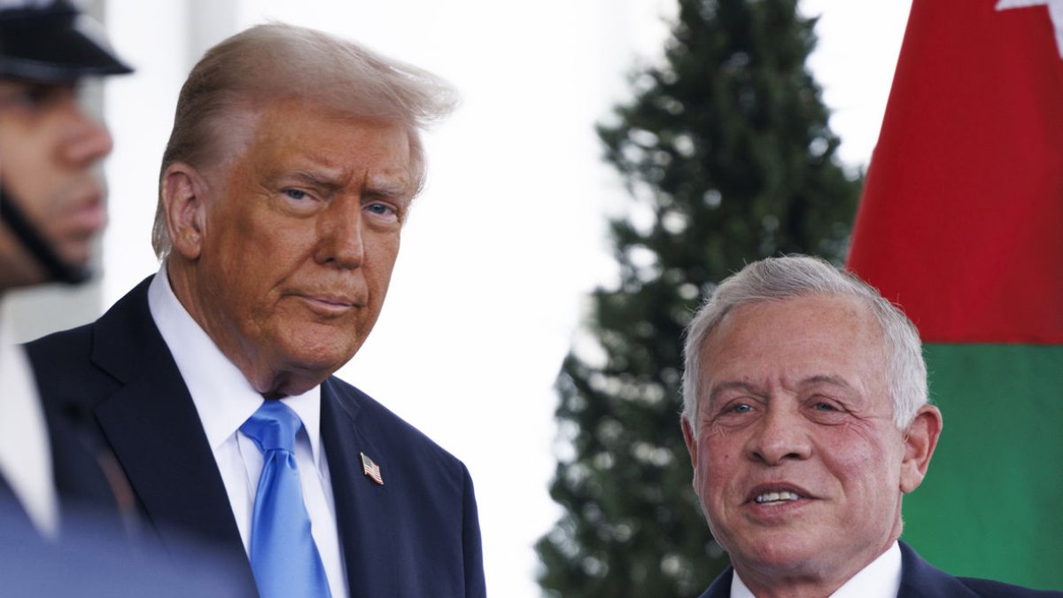 El presidente de EEUU, Donald J. Trump, se reunió con el rey de Jordania, Abdalá II, en la Casa Blanca. - EFE/EPA/AARON SCHWARTZ / POOL