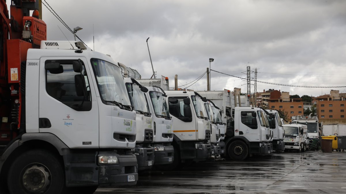Maquinària per a la neteja de la via pública a la seu de l’actual concessionària, Ilnet.