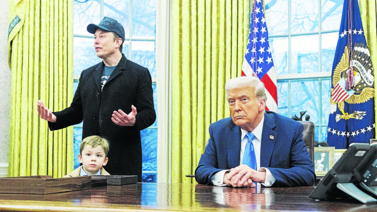 Elon Musk i el seu fill, X, amb Donald Trump, a la Casa Blanca. - AARON SCHWARTZ / ZUMA PRESS / CONTACTOPHOTO