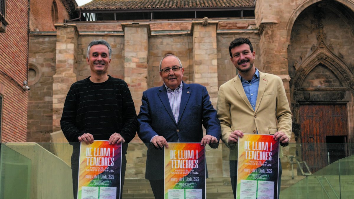 El director del cicle, Jordi Armengol, amb Antoni Gelonch, d’Horitzons 2050, i Pau Romero, director de la Camerata Granados. - ORIOL GUILLEM