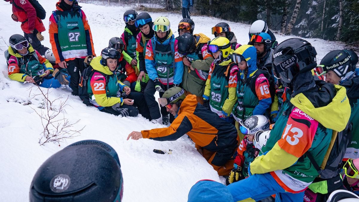 Uno de los talleres sobre nivología y seguridad llevado a cabo en la última edición del campamento. - FREERIDE  JUNIOR CAMP