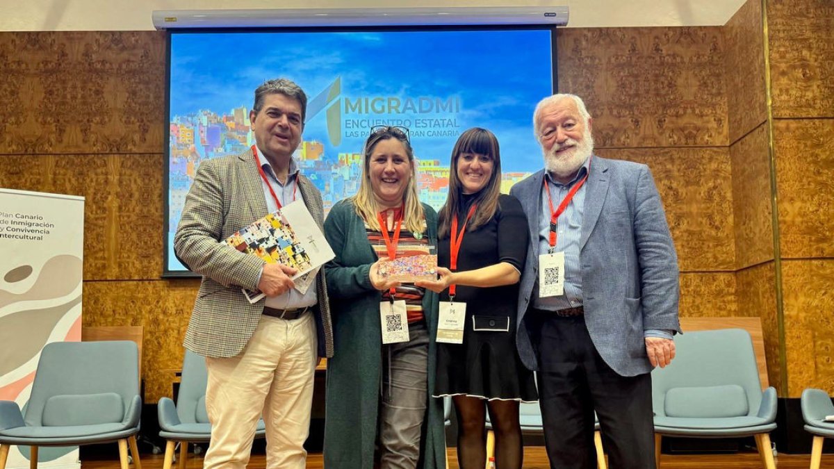 La Paeria recogió ayer el premio para Lleida en Las Palmas. - PAERIA