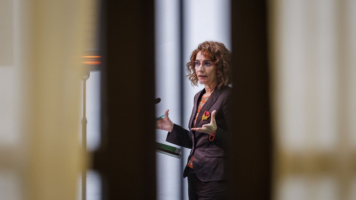 La vicepresidenta primera del Govern central, ministra d’Hisenda i líder del PSOE-A, María Jesús Montero. - EFE/ JULIO MUÑOZ