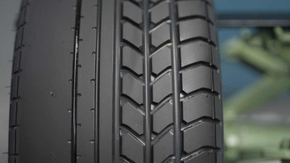 Els sensors integrats proporcionen informació com la “identitat” del pneumàtic, la temperatura o la pressió d’unflat, entre d’altres.