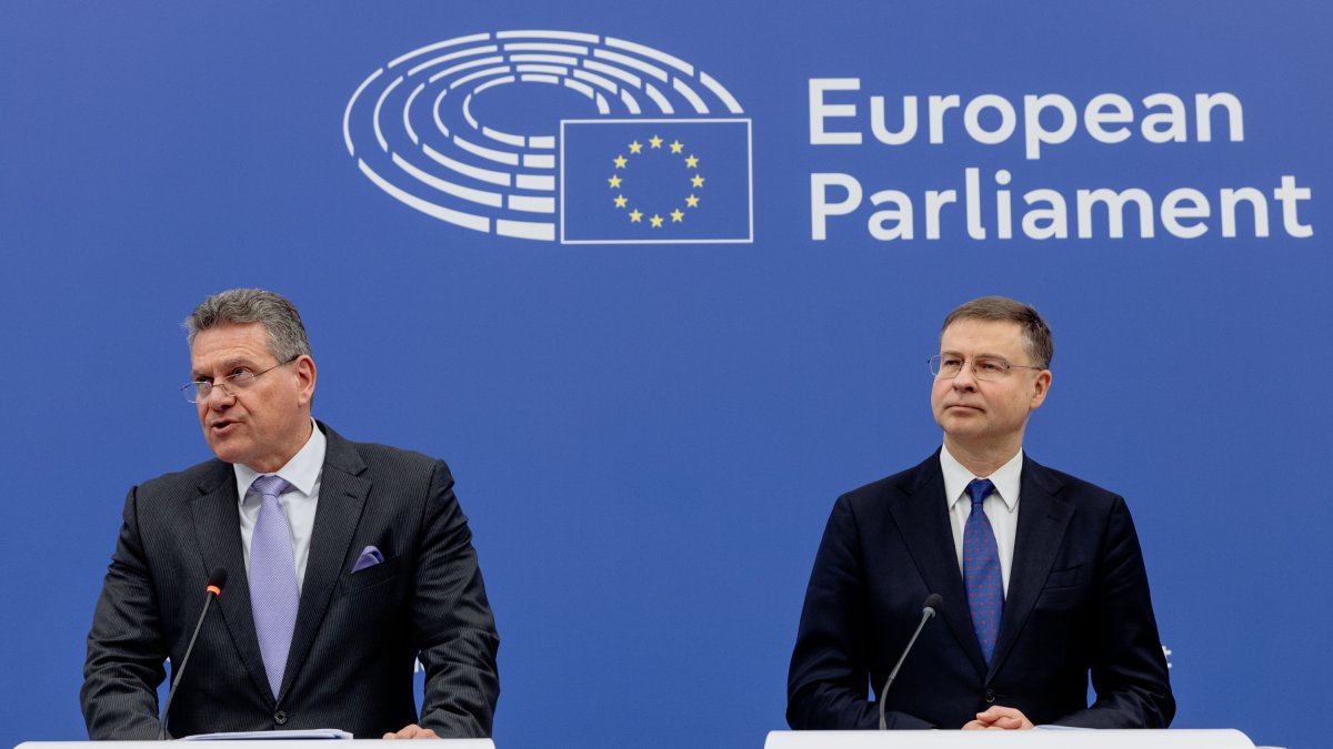 El comisario de Comercio, Maros Sefcovic, y el comisario de Economía, Productividad y Simplificación, Valdis Dombrovskis.