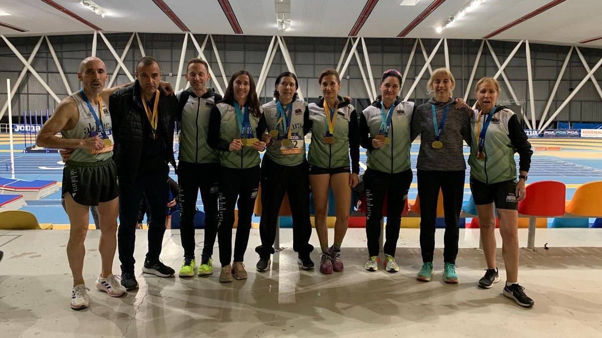 Representants del Lleida UA que van aconseguir medalla aquest cap de setmana al Campionat de Catalunya de veterans de Sabadell.