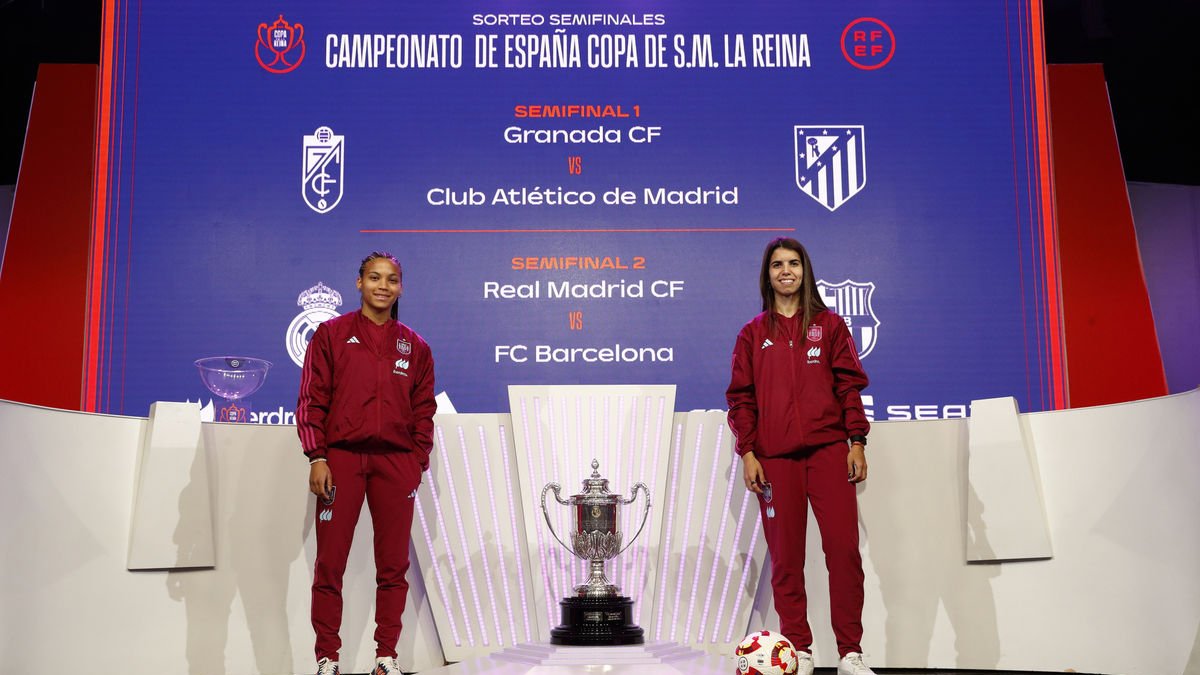 La blaugrana Vicky López i la madridista Alba Redondo, ahir al sorteig a Las Rozas. - EFE
