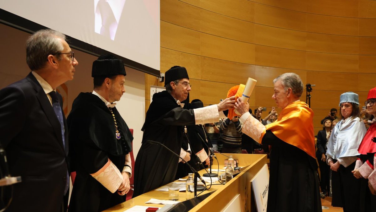 Juan Manuel Santos, doctor honoris causa por el Campus Iberus.