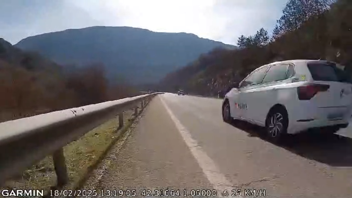 Denuncien un avançament perillós al Pallars Sobirà que posa en perill un ciclista